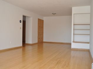 909 E Henry Clay St APT 304, Milwaukee, WI 53217