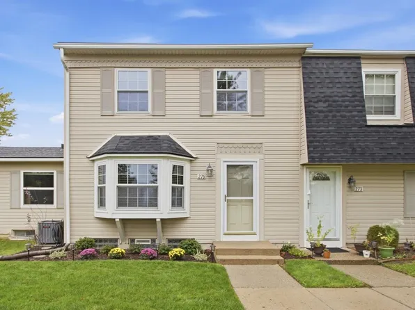 275 Lake Village Dr, Walled Lake, MI 48390