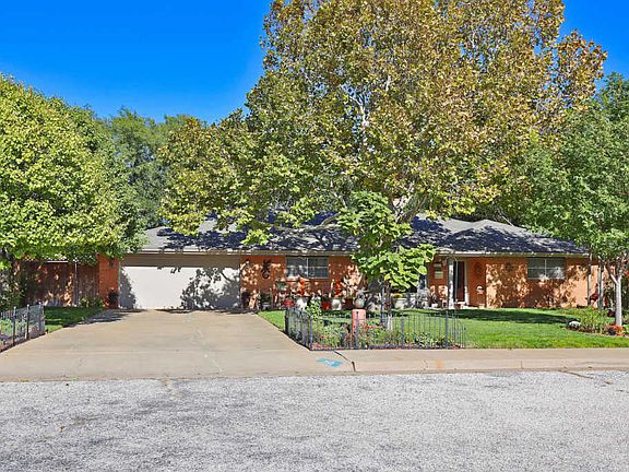 3rd image of 3513 Bremond Dr