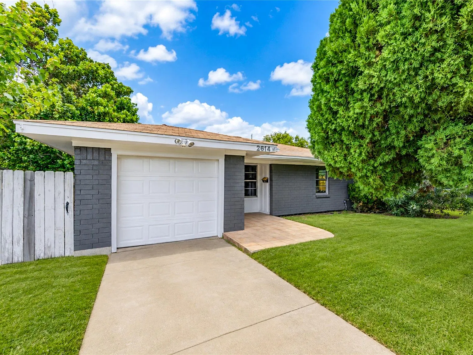 3 bed, 1.0 bath, 1403 sqft, $1,700 — Photo 4