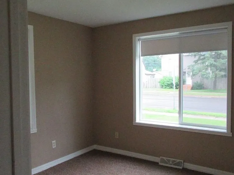 1320 Oak St — Photo 6