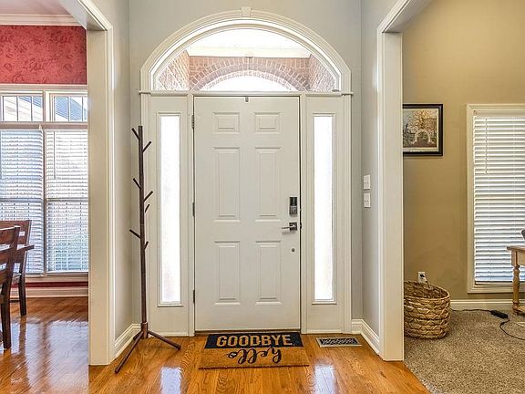 3rd image of 1612 Crownridge Ct