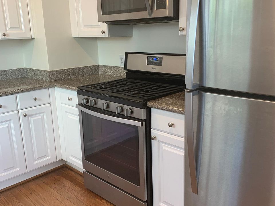 Stainless Steel Appliances: Refrigerator, Stove, Dishwasher and Microwave