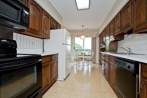 4th image of 701 Lake Hinsdale Dr APT 507