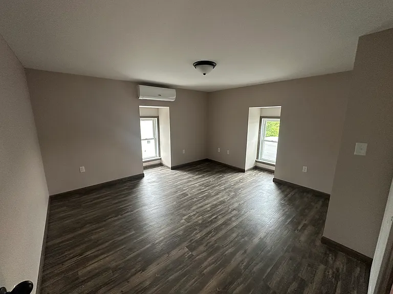 107B N Market St — Photo 15