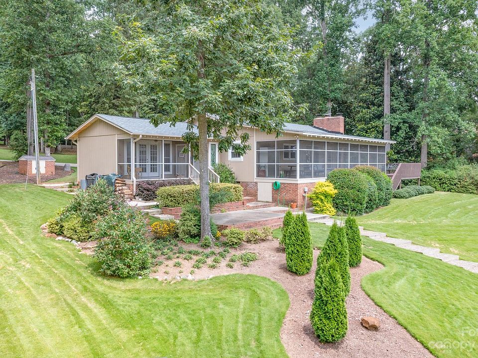 1st image of 3074 Lake Wylie Dr