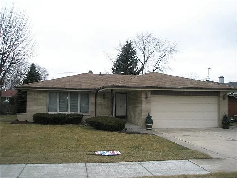 18846 Wentworth Ave photo 1