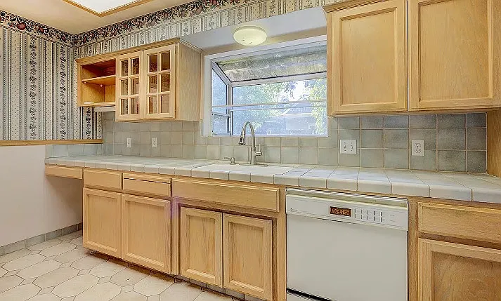 4 bed, 2258 sqft, $2,000 — Photo 4