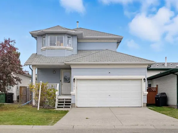 141 N Saratoga Close NE, Calgary, AB T1Y 7A1