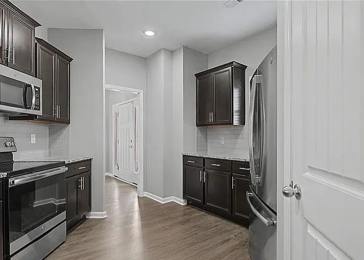 143 Ledgebrook Ln — Photo 8