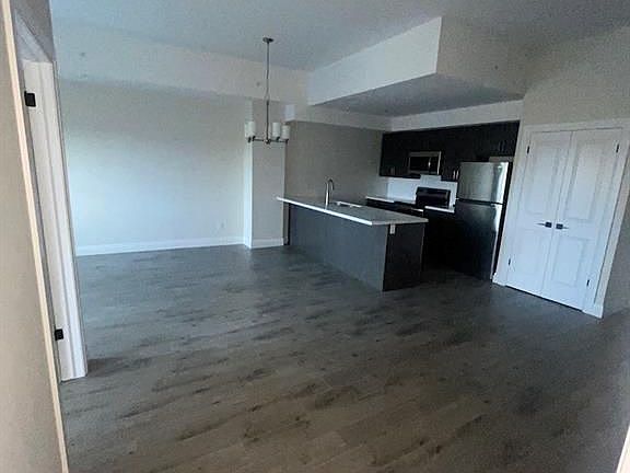 3rd image of 4514 Ontario St #405