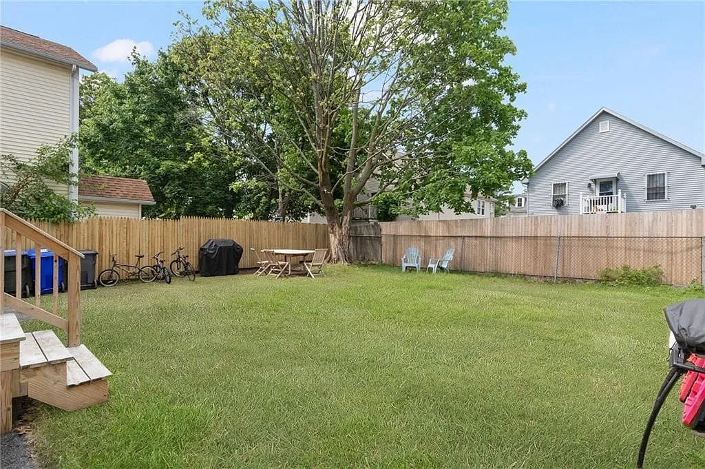 2 bed, 1100 sqft, $2,200 — Photo 3