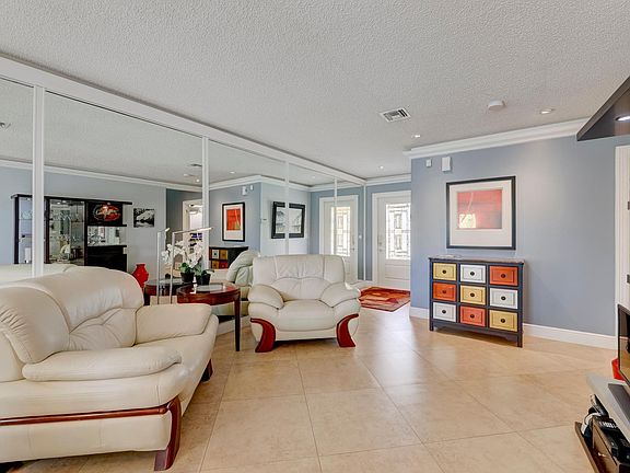 5th image of 4040 Eastridge Dr