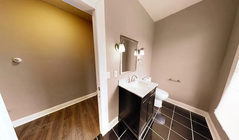 928 E Colvin St — Photo 24