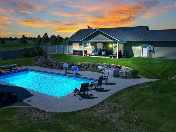 19311 W Johnson Ln, Nine Mile Falls, WA 99026