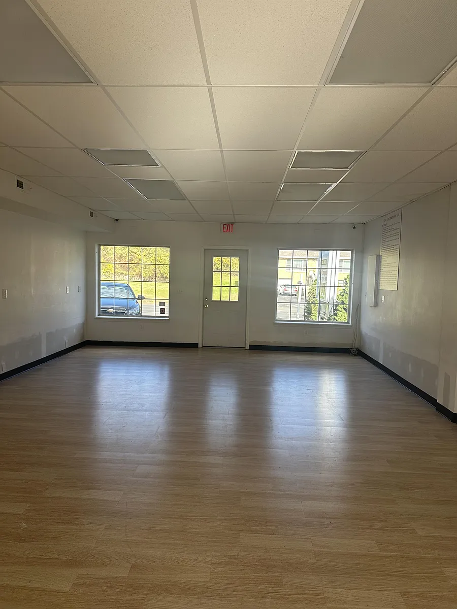 Building Photo - 3356 E Main St #1