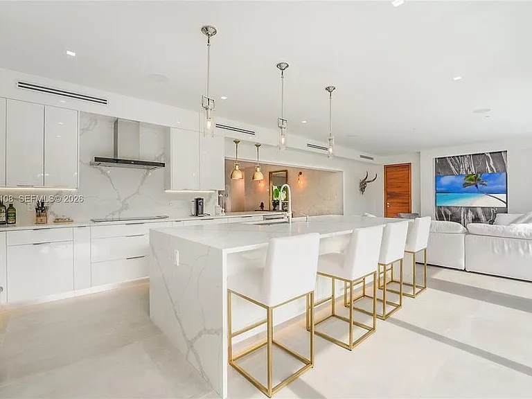 60 Shore Dr W — Photo 8