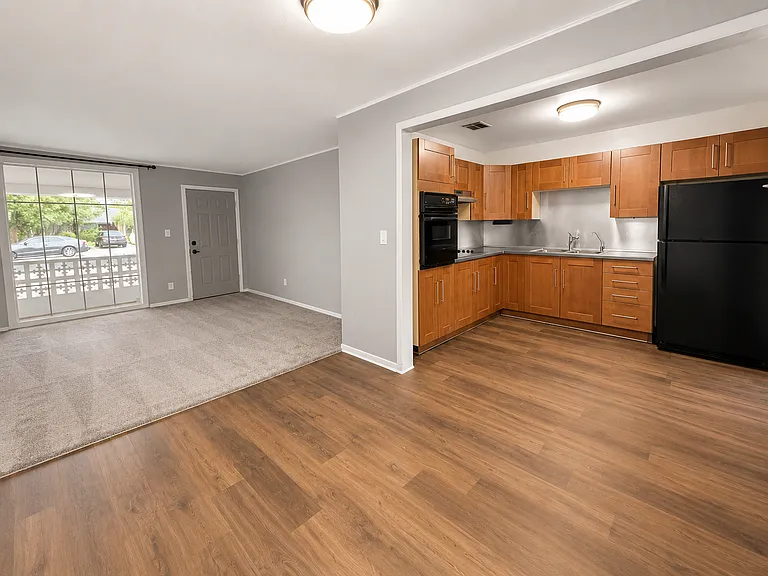 2801 W Glenrosa Ave — Photo 4