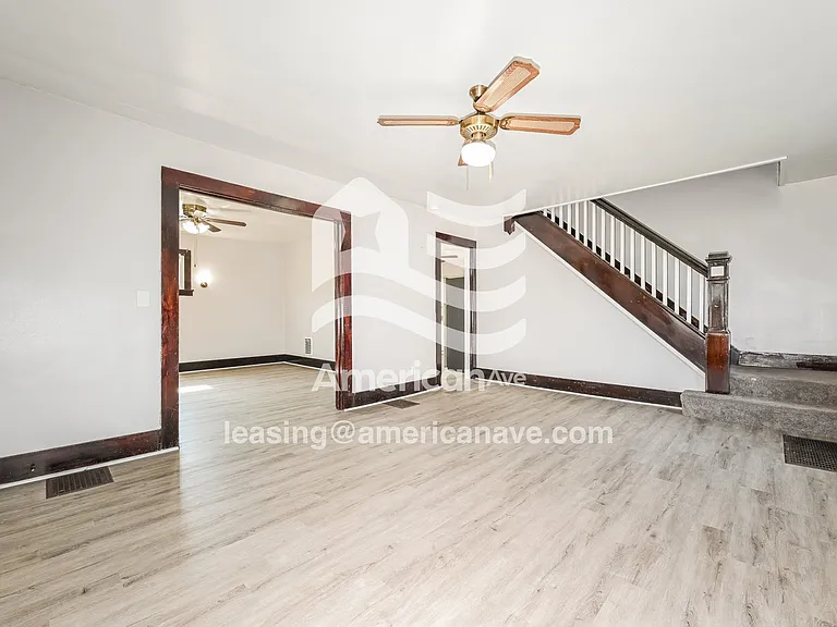 1394172_003_living_room_3.jpg