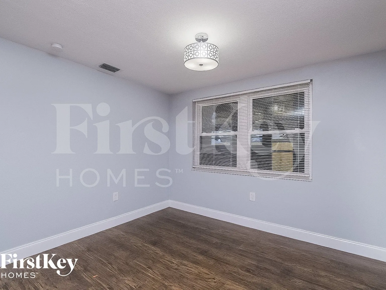 3 bed, 2.0 bath, 1345 sqft, $2,055 — Photo 4