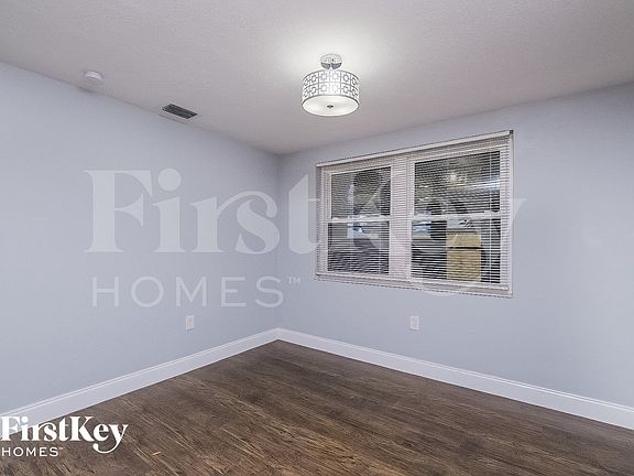 4th image of 4832 Fleetwood St
