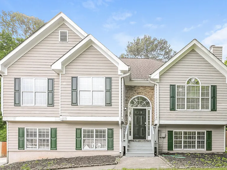 9385 Eagles Landing Dr — Photo 1