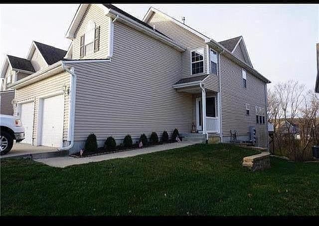 End unit. Walking trail off deck and walk-out basementl.