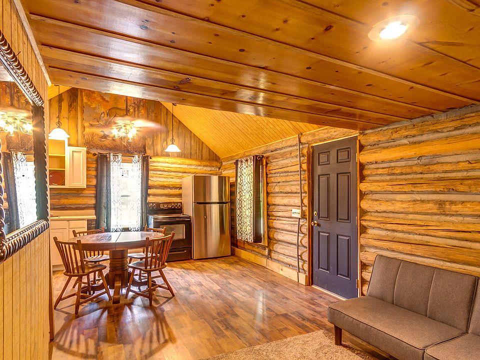 10th image of 2915 College Hill Rd