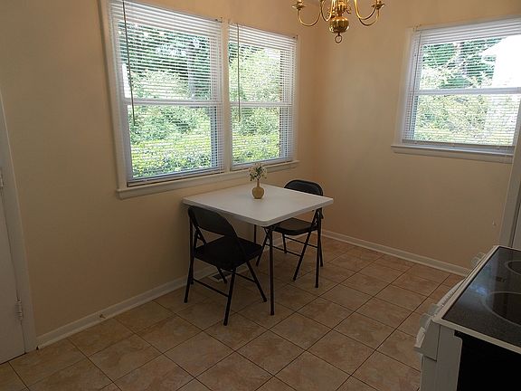 5th image of 2703 Evergreen Dr