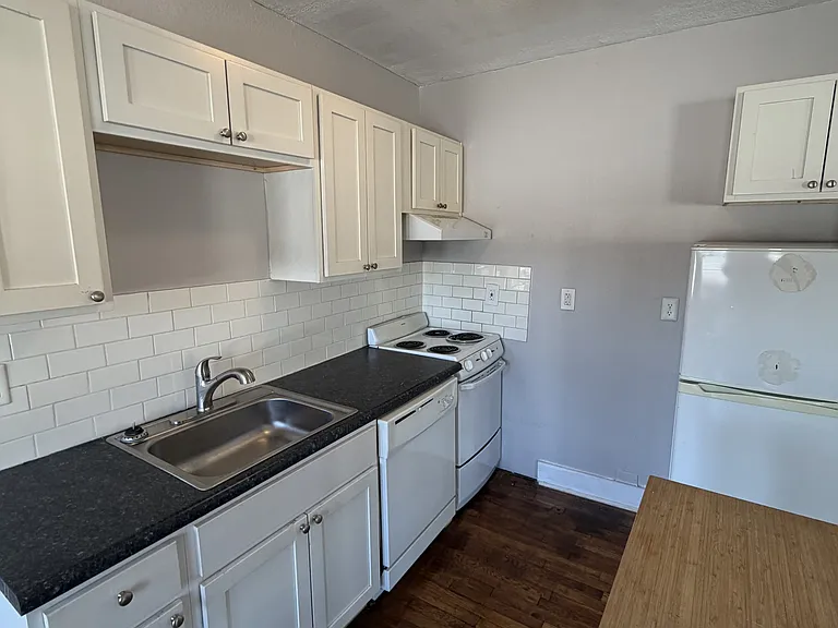 3713 Summit St #3715 — Photo 8