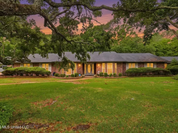 1237 Main St, Ocean Springs, MS 39564