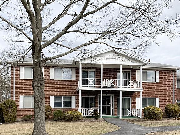 2nd image of 19 Bayberry Dr APT 2