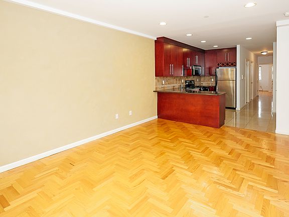 2nd image of 3027 30th St APT 4A