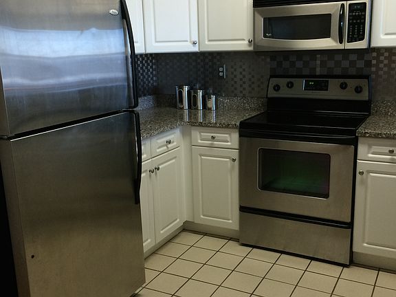3rd image of 1 Cityview Ln Unit 202