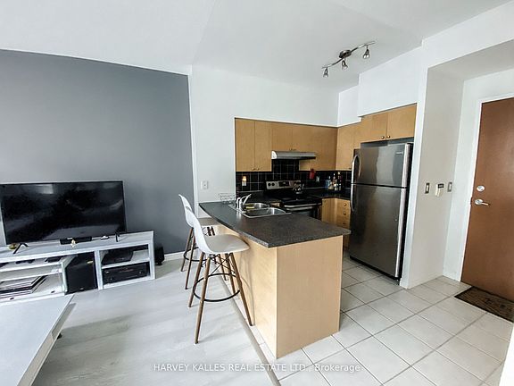 4th image of 219 Fort York Blvd #202