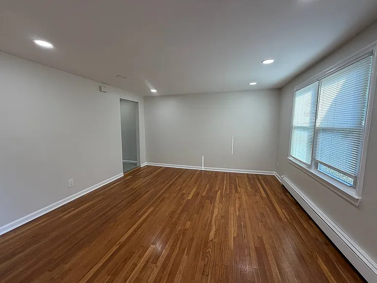 39 Hawthorne Dr #1 — Photo 18