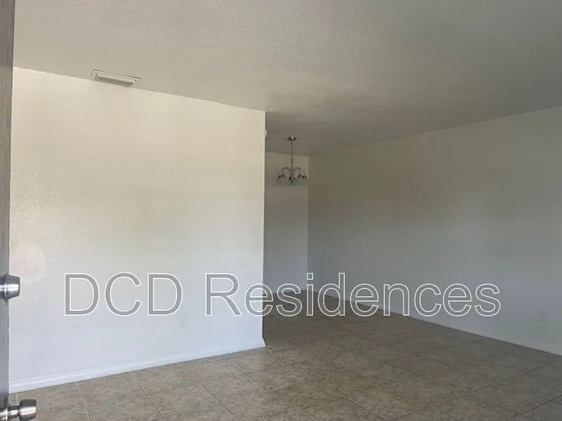 1 bed, 1.0 bath, 500 sqft, $1,365 — Photo 2