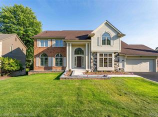 4802 Panorama Cir, West Bloomfield, MI 48323
