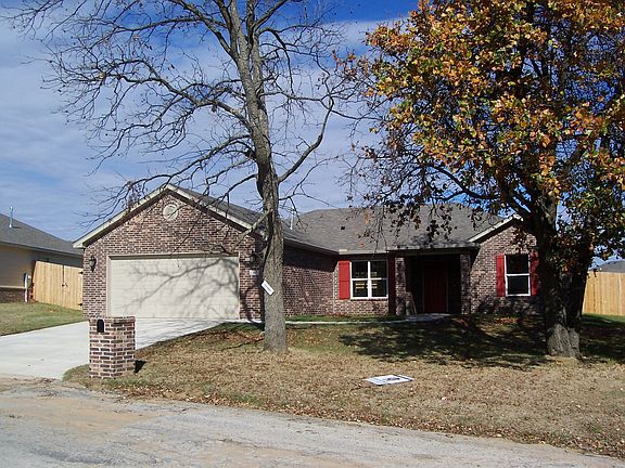 2nd image of 165 Canton Place Single Story