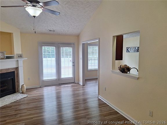 4th image of 3681 Pioneer Dr