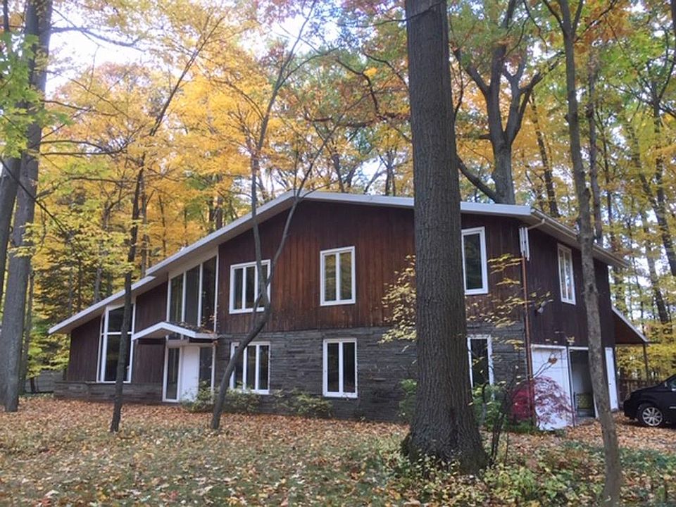 1st image of 430 Woodland Ln