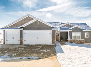 113 Mitchel Ct, Anamosa, IA 52205