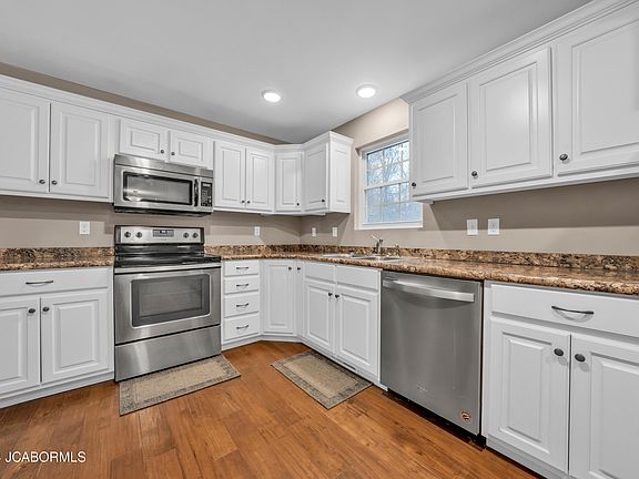 5th image of 319 Belair Dr