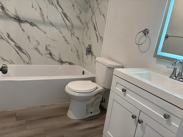 PARK CITY WALK APARTMENTS — Photo 39