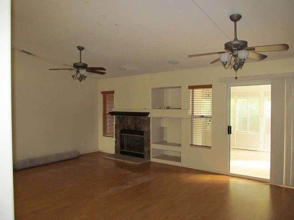 2nd image of 2297 Laramie Cir