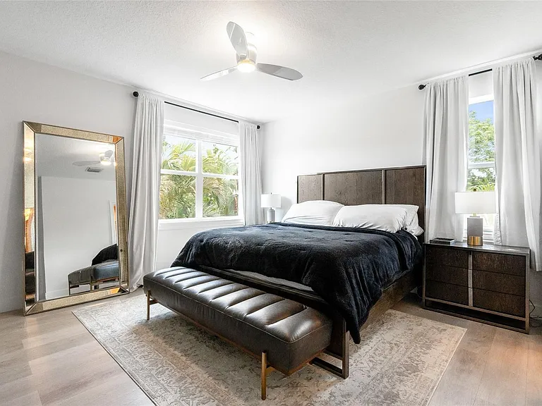 417 SW 8th St — Photo 15