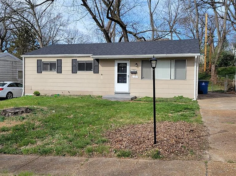 227 Meadowcrest Dr — Photo 1