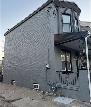 2nd image of 1232 Jackson St