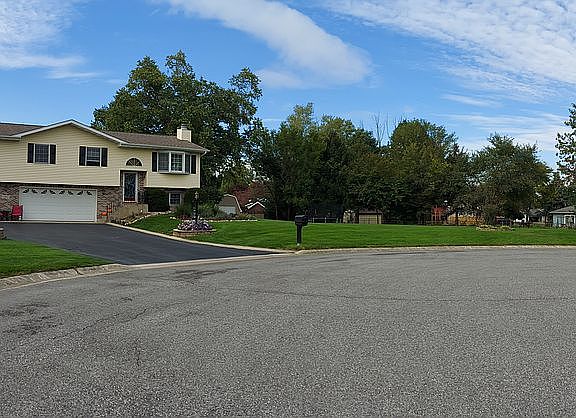 3rd image of 3902 New England Dr