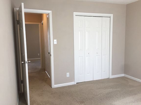 3rd image of 929 Green St